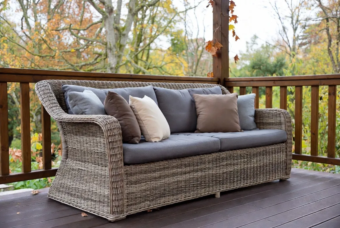 Záhradný nábytok z umelého ratanu