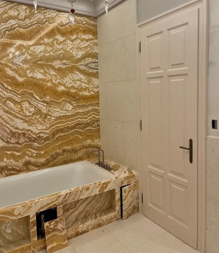 Biele interiérové dvere a plastové okná