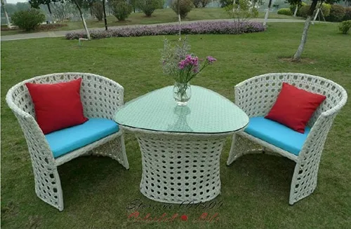 Biely ratanový nábytok