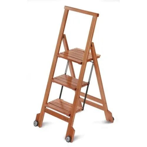 Drevený prenosný rebrík