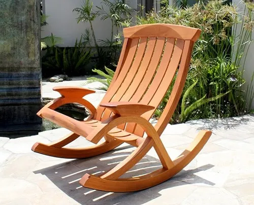 Hojdacie kreslo z masívu