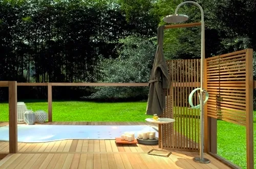 Moderná záhradná sprcha