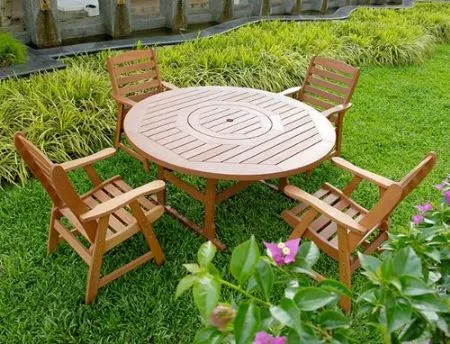 Záhradný nábytok z masívu